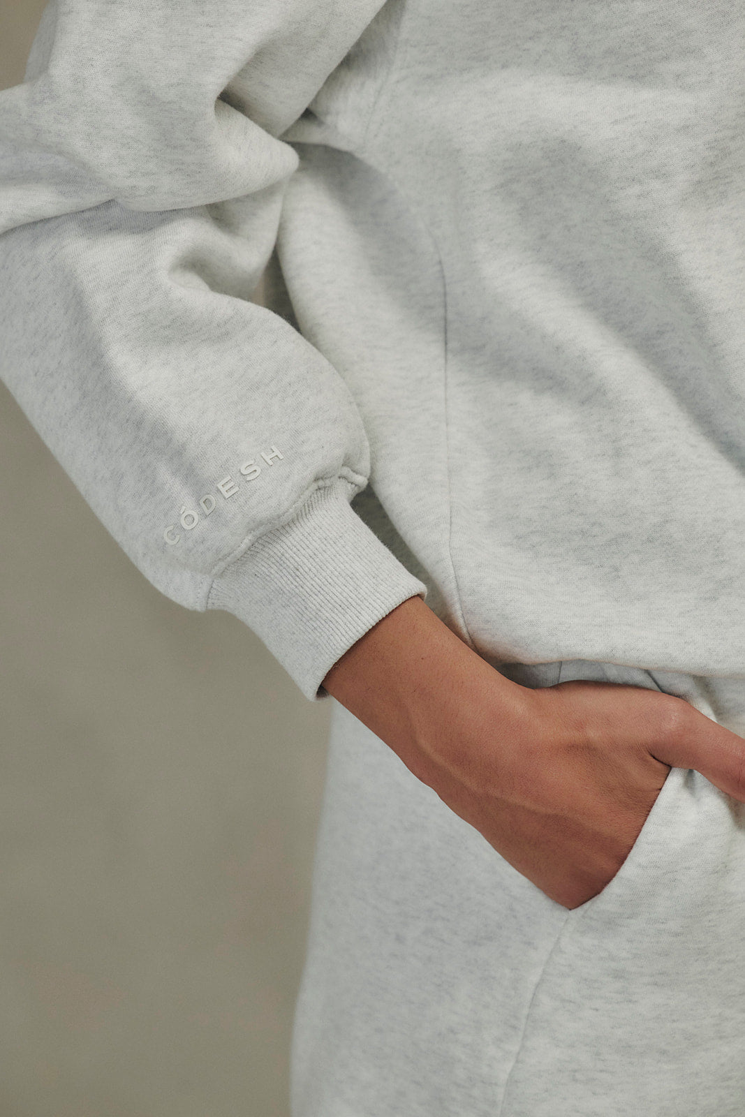 OVERSIZED ROUND NECK SWEATSHIRT