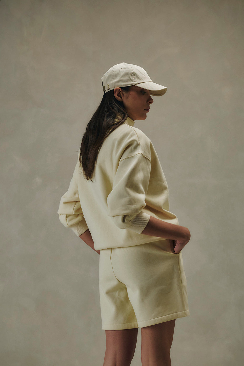 OVERSIZE ZIP-UP SWEATSHIRT AND JOGGER SHORTS