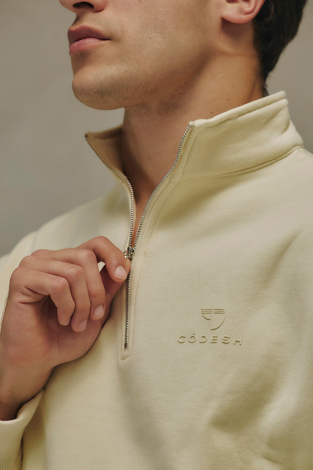 OVERSIZE ZIP-UP SWEATSHIRT AND JOGGER SHORTS