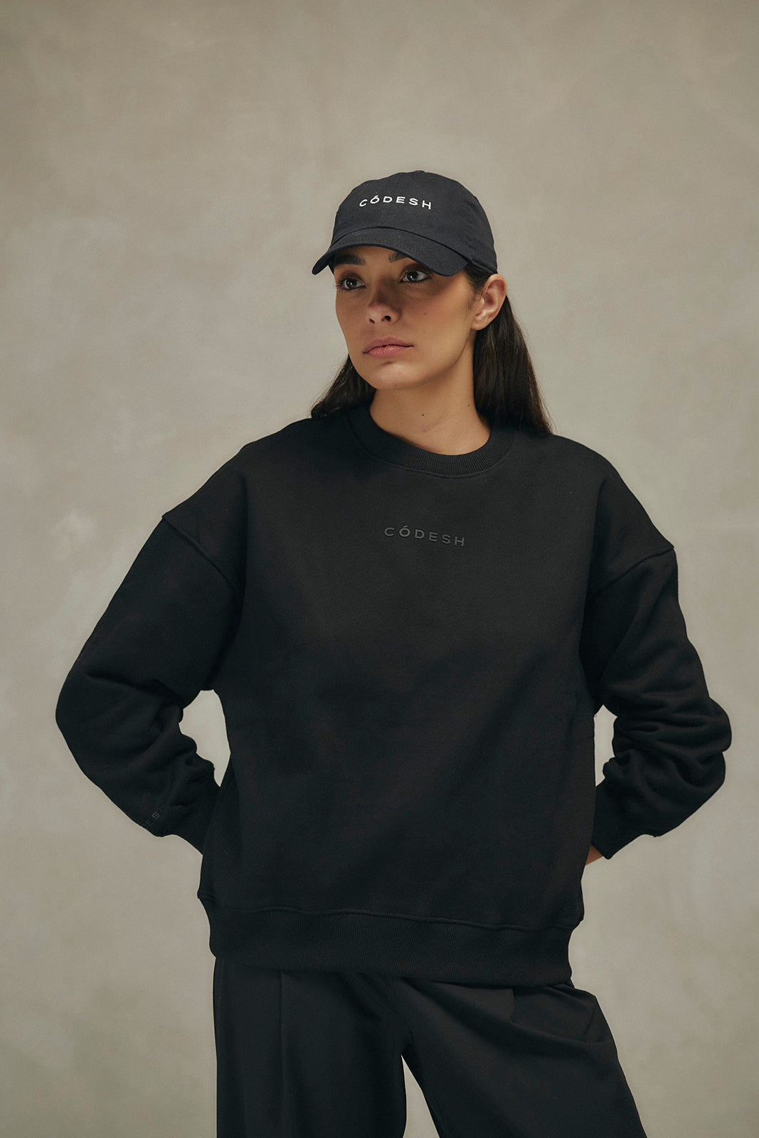 OVERSIZED ROUND NECK SWEATSHIRT