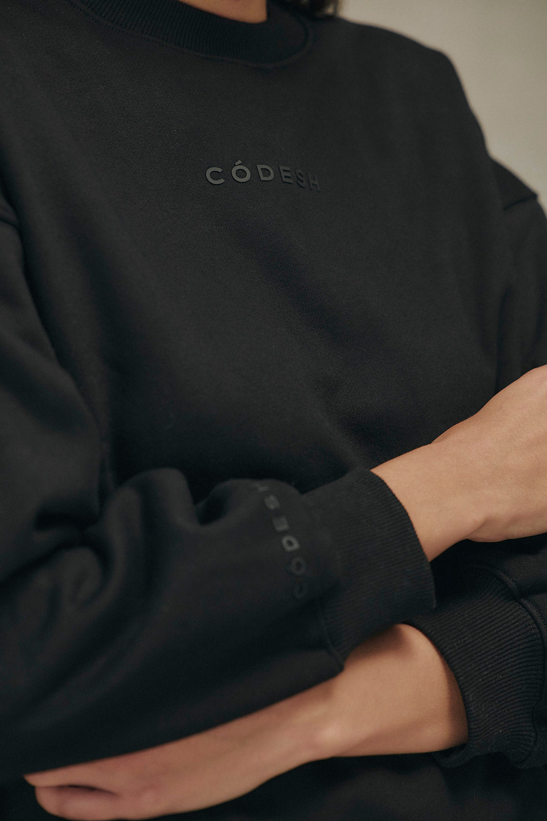 OVERSIZED ROUND NECK SWEATSHIRT