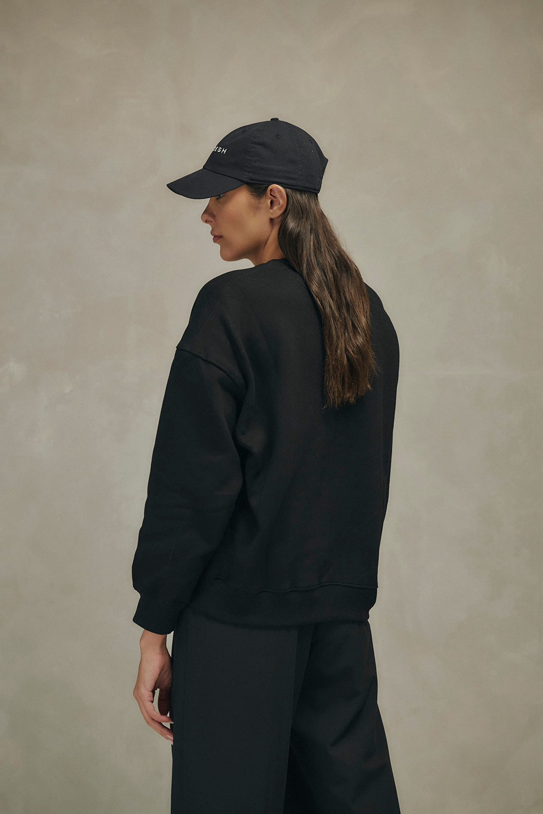 OVERSIZED ROUND NECK SWEATSHIRT