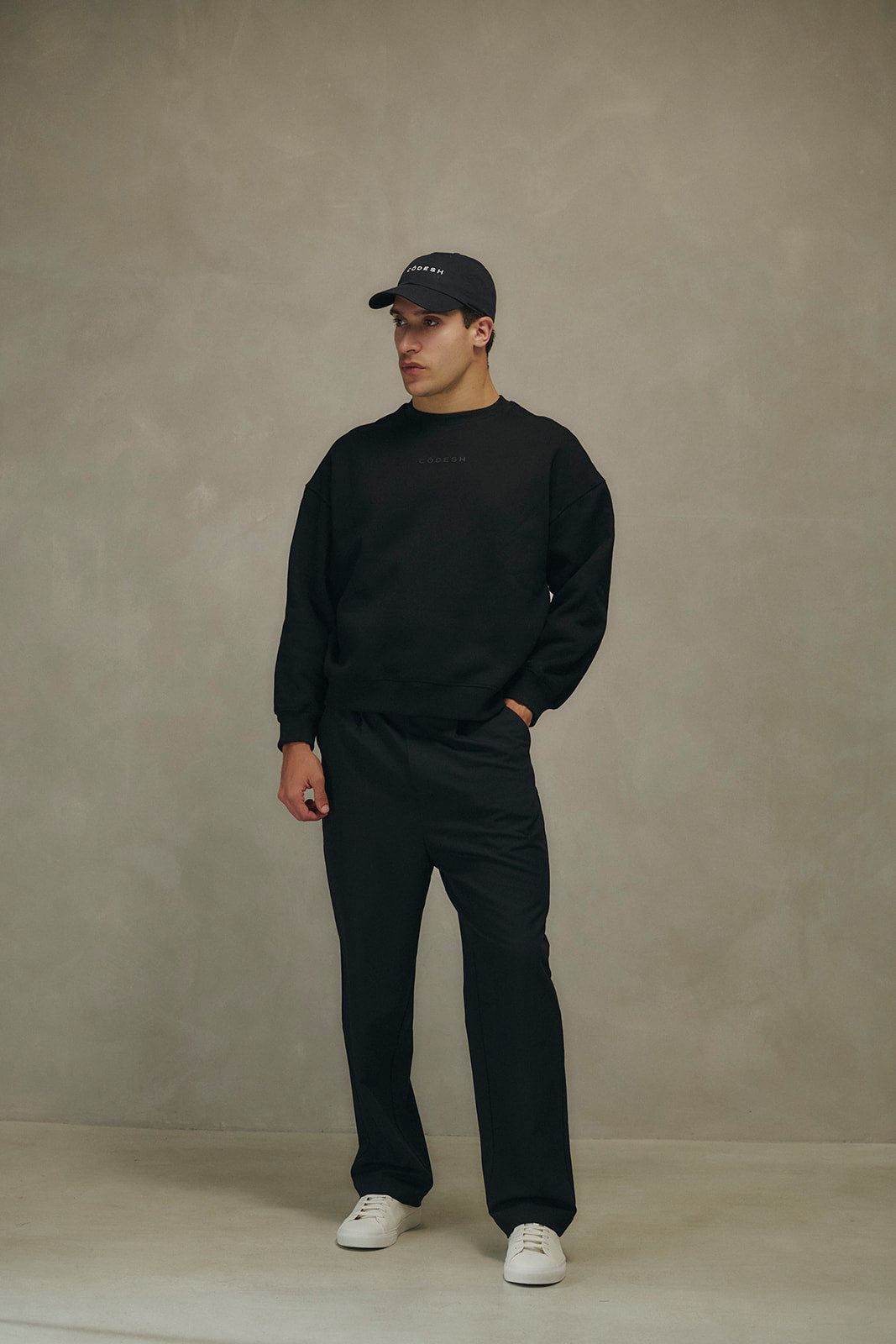 OVERSIZED ROUND NECK SWEATSHIRT